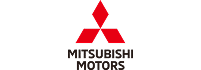 Logo rouge à trois diamants de Mitsubishi Motors avec le texte noir "MITSUBISHI MOTORS".